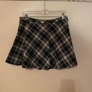Tripp NYC black and white plaid skirt M